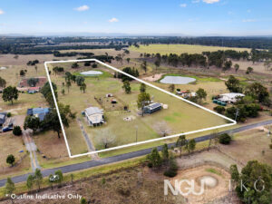  16 Topaz Crescent, Lockyer Waters